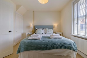 Iron/ironing board, travel cot, free WiFi, bed sheets - 3 Bed in Cromer (oc-2077) (Cromer)