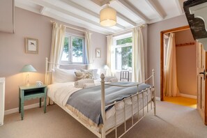Iron/ironing board, travel crib, free WiFi, bed sheets - 2 Bed in Kettlestone (oc-t32268) (Little Snoring)