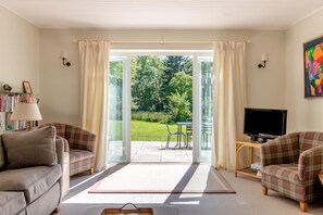 TV, fireplace - 2 Bed in Kettlestone (oc-t32268) (Little Snoring)