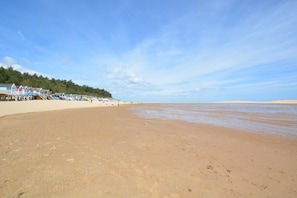 Beach - 4 Bed in Wells-next-the-Sea (oc-2045) (Wells-next-the-Sea)