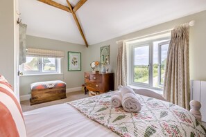 Travel cot, free WiFi, bed sheets - 2 Bed in Tunstead (oc-o32203) (Tunstead)
