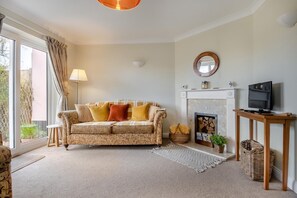 TV - 2 Bed in Halesworth (oc-rect) (Halesworth)