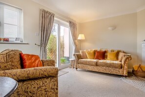TV - 2 Bed in Halesworth (oc-rect) (Halesworth)