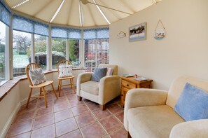 TV, fireplace - 3 Bed in Brinton (oc-2061) (Sharrington)