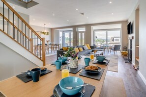Dining - 4 Bed in Mumbles (oc-t32236) (The Mumbles)