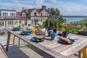 Outdoor dining - 4 Bed in Mumbles (oc-t32236) (The Mumbles)