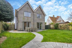 Outdoor dining - 4 Bed in Walberswick (oc-pemb) (Walberswick)