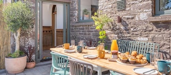 5 Bed in Bwlch (oc-p32273)