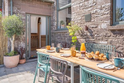 5 Bed in Bwlch (oc-p32273)