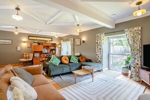 TV - 5 Bed in Bwlch (oc-p32273) (Bwlch)
