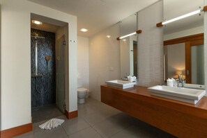 Shower, hair dryer, towels, soap - 4BR Penthouse (Cabarete)