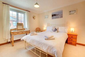 Iron/ironing board, travel cot, free WiFi, bed sheets - 2 Bed in Sheringham (oc-2029) (Sheringham)