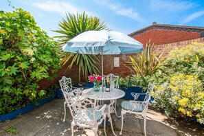 Outdoor dining - 2 Bed in Sheringham (oc-2029) (Sheringham)