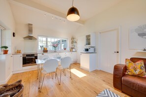 Interior - 1 Bed in Trimley St. Martin, nr Felixstowe (oc-obat) (Trimley Saint Martin)