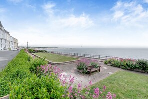 Property grounds - 1 Bed in Bridlington (oc-o32012) (Bridlington)