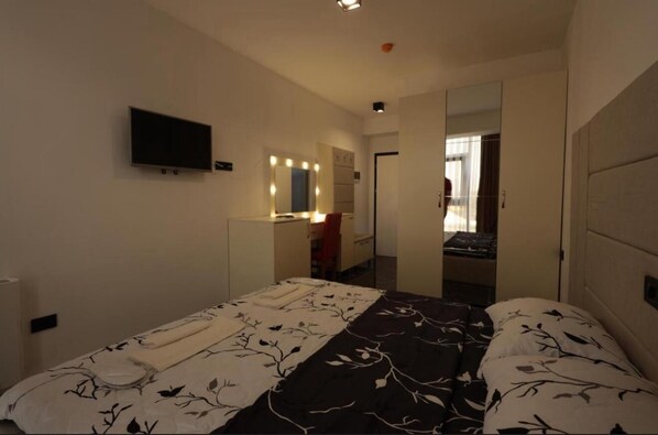 Double Room, Balcony, Mountain View | Free WiFi - Hotel ema (TETOVO)