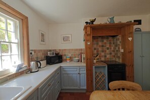 Mikrowelle, Ofen, Geschirrspüler, Hochstuhl