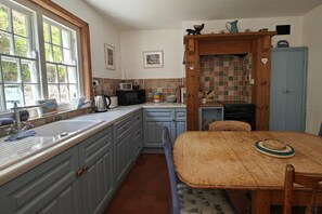 Mikrowelle, Ofen, Geschirrspüler, Hochstuhl