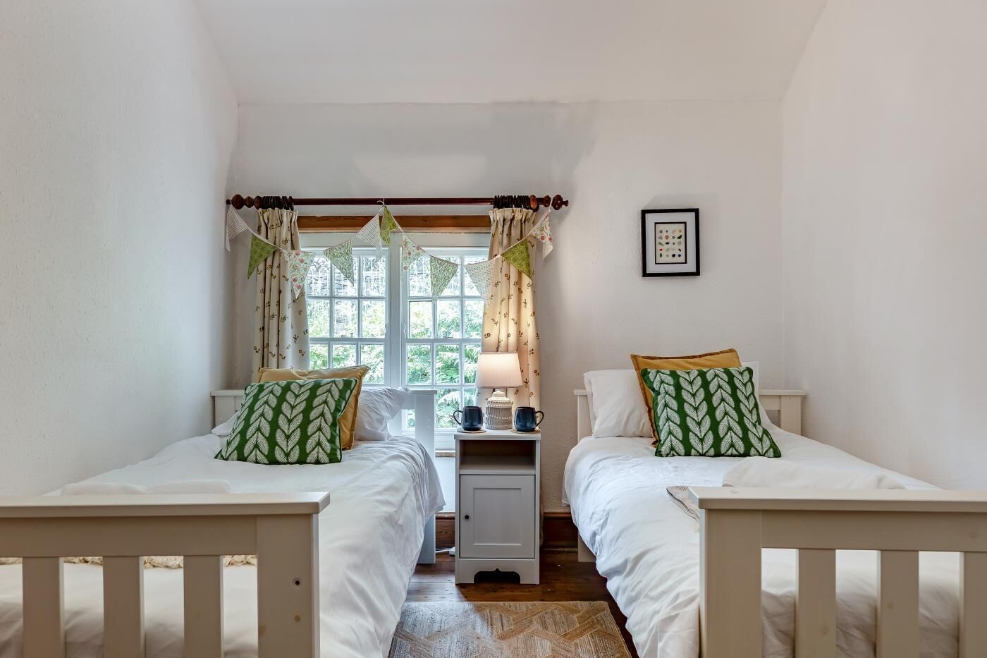 2 bedrooms, iron/ironing board, travel crib, WiFi (free)