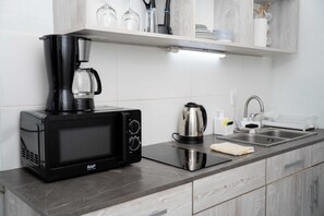 Refrigerador, microondas, horno, placa de cocina