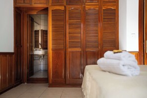 1 habitación, escritorio, cuna de viaje y wifi 