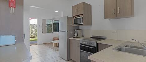 Réfrigérateur, micro-ondes, four, grille-pain