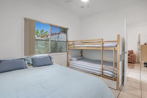 2 bedrooms, WiFi, bed sheets, wheelchair access - Unit tucked away in a quiet street (Amity)