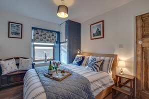 3 bedrooms, iron/ironing board, travel cot, free WiFi - 3 Bed in Port Mulgrave (oc-wa239) (Port Mulgrave)