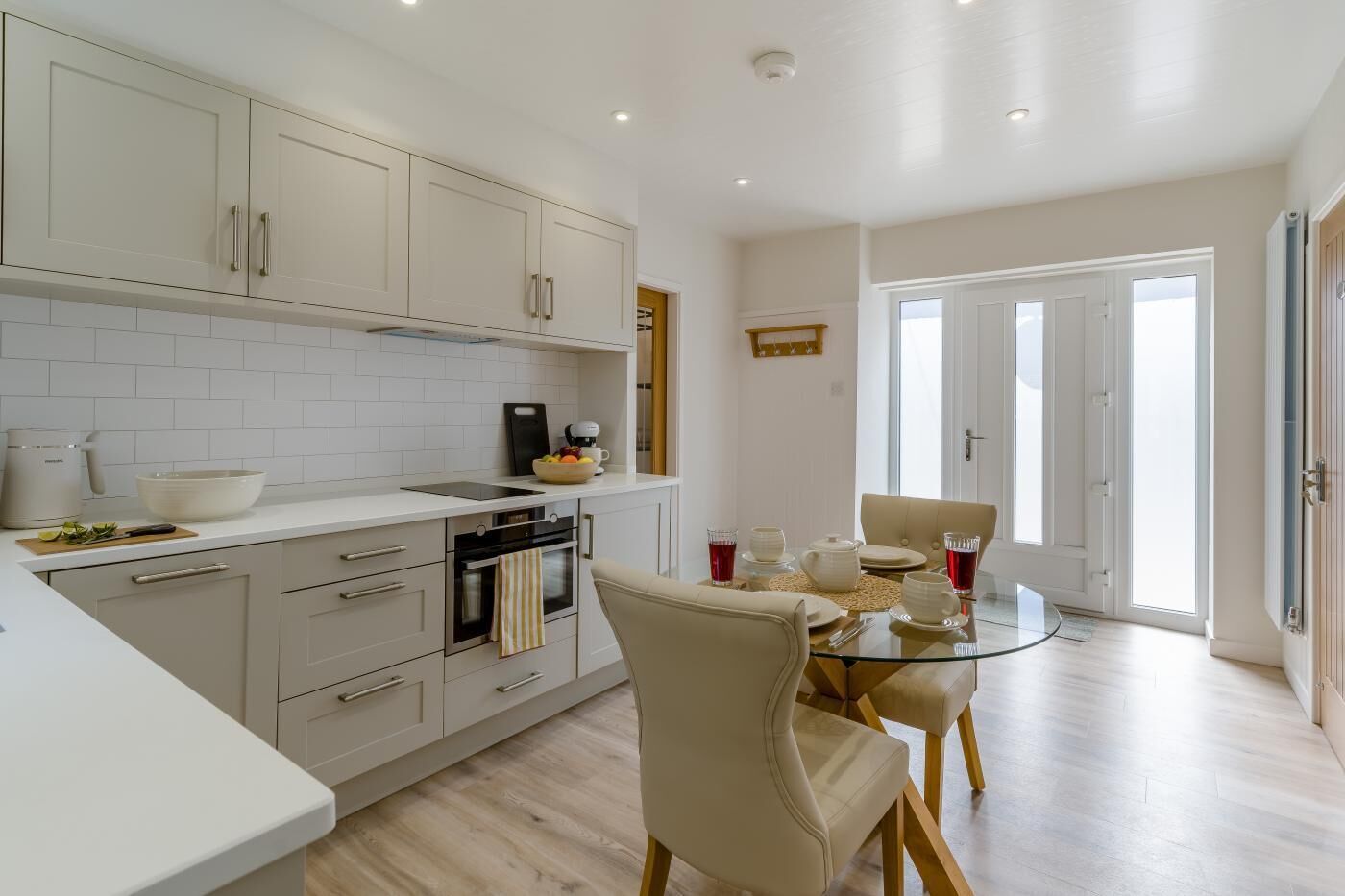 Mikroaaltouuni, uuni, astianpesukone