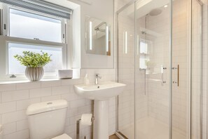 Towels - 2 Bed in Dalston (oc-g32205) (Dalston)
