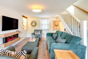 TV - 2 Bed in Dalston (oc-g32205) (Dalston)
