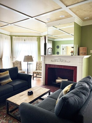 TV - Champlin House at Keuka Lake (Hammondsport)