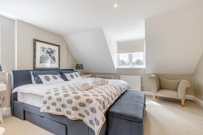4 bedrooms, travel crib, free WiFi, bed sheets - 4 Bed in Holt (oc-a32207) (Holt)