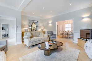 TV - 4 Bed in Holt (oc-a32207) (Holt)