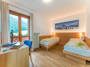 Desk, WiFi, bed sheets, wheelchair access - Apartment 'Residence Astoria 3' with Mountain View, Shared Garden and Wi-Fi (Sankt Ulrich)