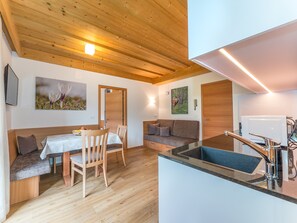 Interior - Apartment 'Residence Astoria 3' with Mountain View, Shared Garden and Wi-Fi (Sankt Ulrich)