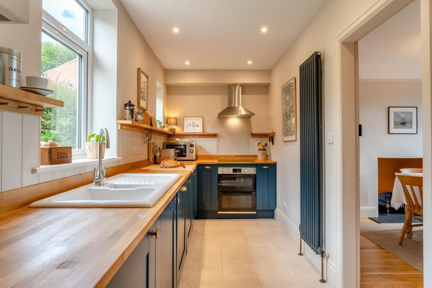 Ovn, oppvaskmaskin og kjøkkenutstyr