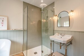 Towels - 4 Bed in Ruswarp (oc-d32269) (Ruswarp)