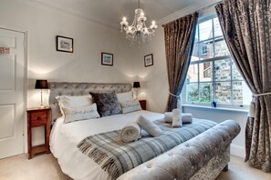 Iron/ironing board, travel cot, free WiFi, bed sheets - 4 Bed in Whitby (oc-w474) (Whitby)
