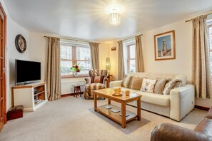 TV - 4 Bed in Whitby (oc-w506) (Whitby)