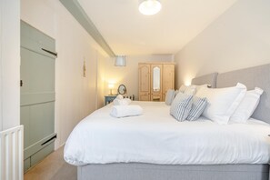 Iron/ironing board, free WiFi, bed sheets - 2 Bed in Whitby (oc-w472) (Whitby)