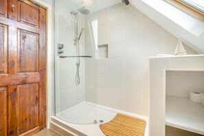 Hair dryer, towels - 2 Bed in Whitby (oc-w472) (Whitby)