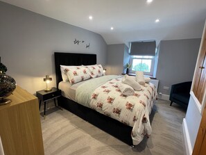 Cottage | 2 bedrooms, individually decorated, individually furnished, free WiFi - Old Chapel House (Llanfairfechan)