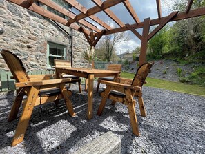 Cottage | Outdoor dining - Old Chapel House (Llanfairfechan)
