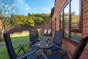 Outdoor dining - 3 Bed in Cromer (oc-2097) (Cromer)
