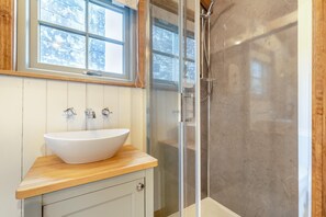 Towels - 1 Bed in Blackwell (oc-s32280) (Blackwell)