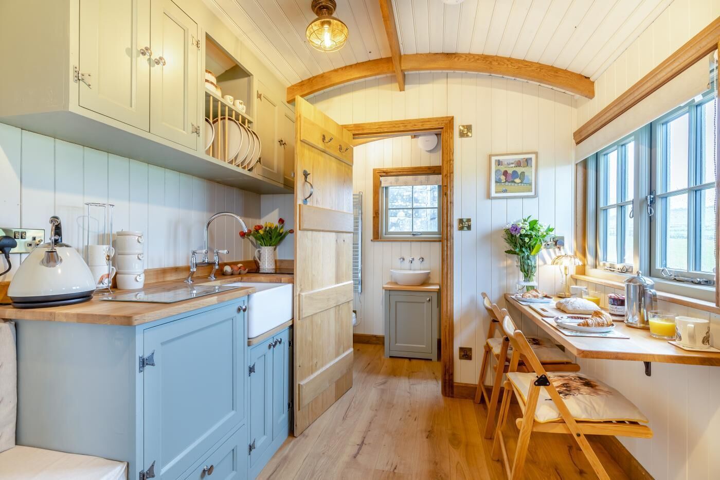 Mikrobølgeovn, ovn og kjøkkenutstyr