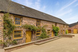 Exterior - 4 Bed in Stoke-on-Trent (oc-c32195) (Stoke-on-Trent)