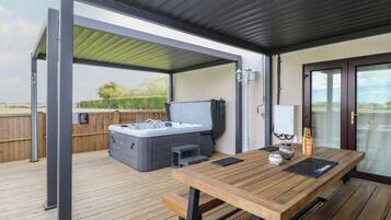 Cottage | Outdoor dining