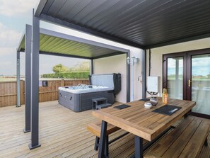 Cottage | Outdoor dining
